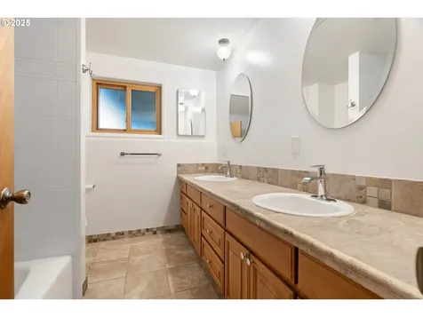 866 SE 136th Avenue Portland OR 97233