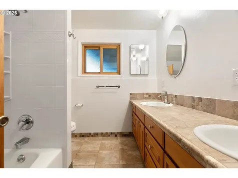866 SE 136th Avenue Portland OR 97233