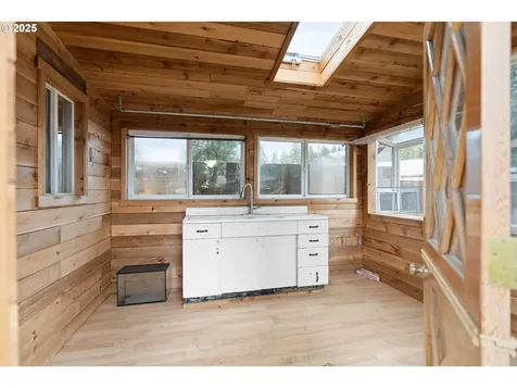 866 SE 136th Avenue Portland OR 97233