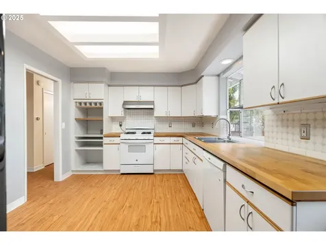 866 SE 136th Avenue Portland OR 97233