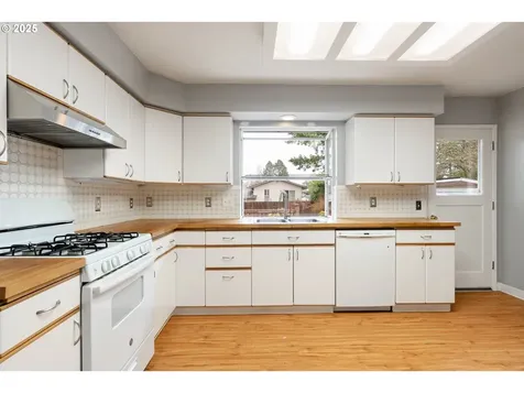 866 SE 136th Avenue Portland OR 97233