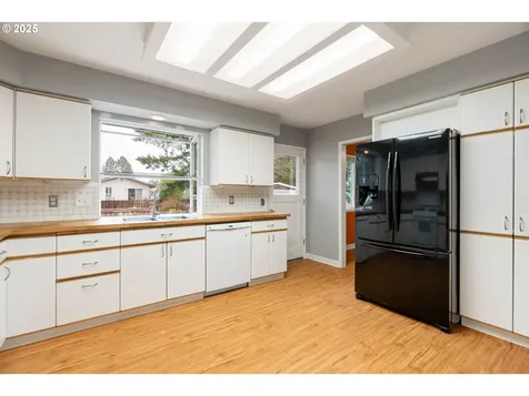 866 SE 136th Avenue Portland OR 97233