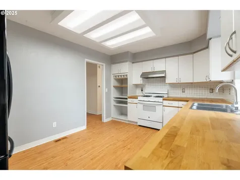 866 SE 136th Avenue Portland OR 97233