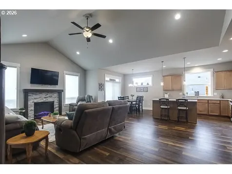 1668 NE Clayton Drive Estacada OR 97023