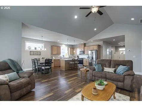 1668 NE Clayton Drive Estacada OR 97023