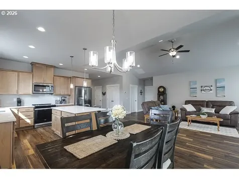 1668 NE Clayton Drive Estacada OR 97023