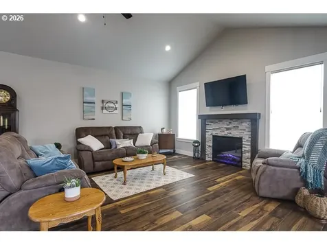 1668 NE Clayton Drive Estacada OR 97023
