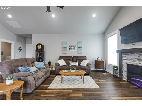 1668 NE Clayton Drive Estacada OR 97023