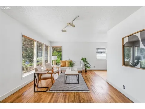 46 NE Buffalo Street Portland OR 97211