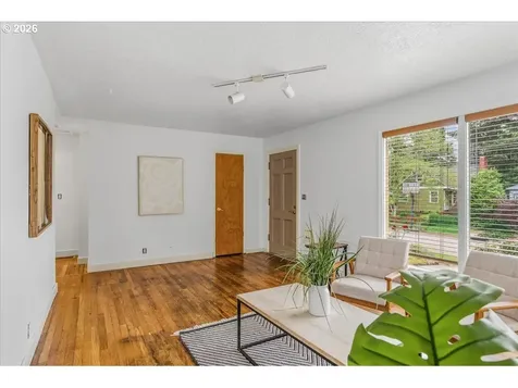 46 NE Buffalo Street Portland OR 97211