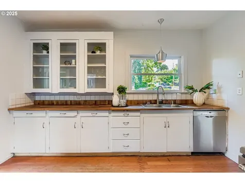 3833 SE Raymond Street Portland OR 97202