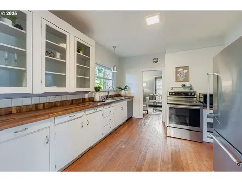 3833 SE Raymond Street Portland OR 97202