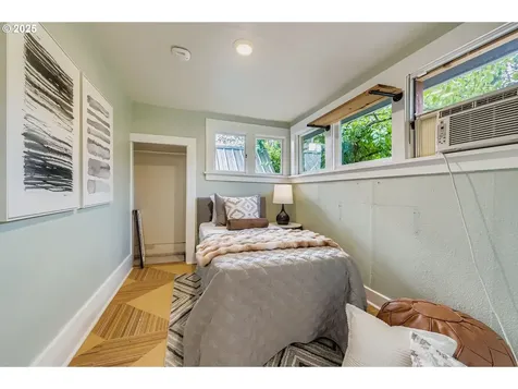 3833 SE Raymond Street Portland OR 97202