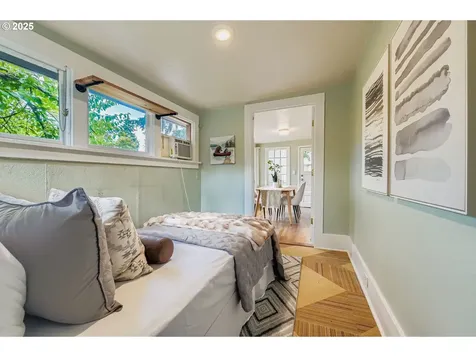 3833 SE Raymond Street Portland OR 97202