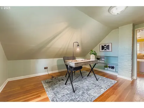 3833 SE Raymond Street Portland OR 97202