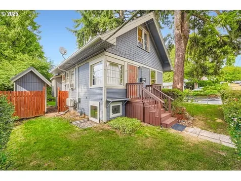 3833 SE Raymond Street Portland OR 97202