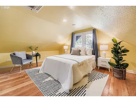 3833 SE Raymond Street Portland OR 97202