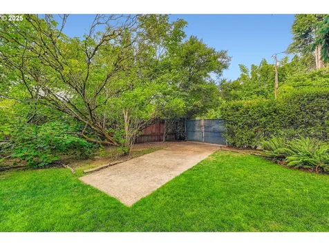 3833 SE Raymond Street Portland OR 97202