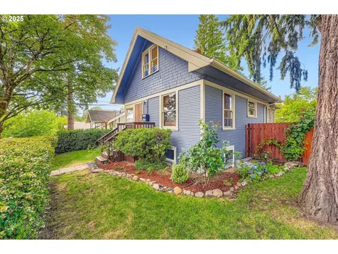 3833 SE Raymond Street Portland OR 97202