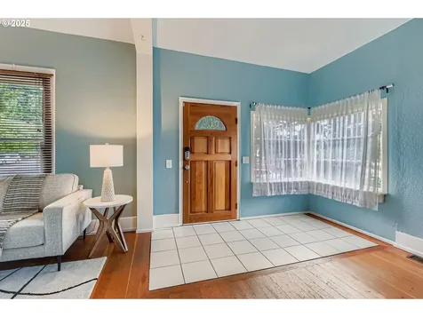 3833 SE Raymond Street Portland OR 97202