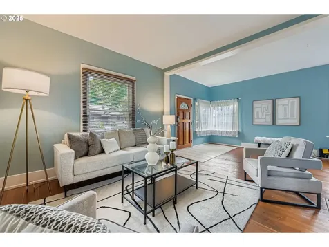 3833 SE Raymond Street Portland OR 97202