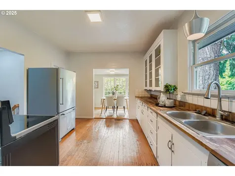 3833 SE Raymond Street Portland OR 97202