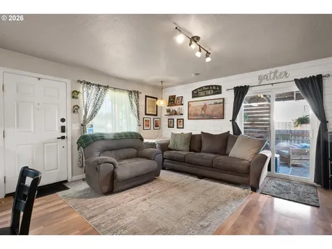285 E 3rd Avenue Junction City OR 97448