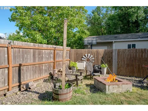 285 E 3rd Avenue Junction City OR 97448