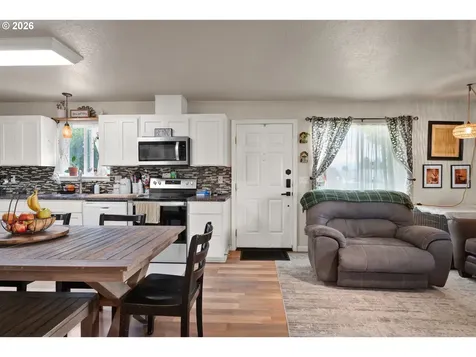 285 E 3rd Avenue Junction City OR 97448