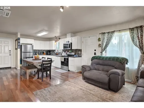 285 E 3rd Avenue Junction City OR 97448