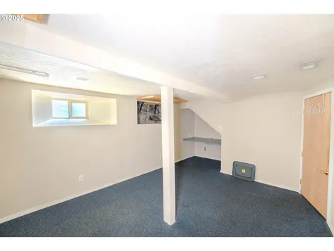 935 NW Birch Street Mcminnville OR 97128