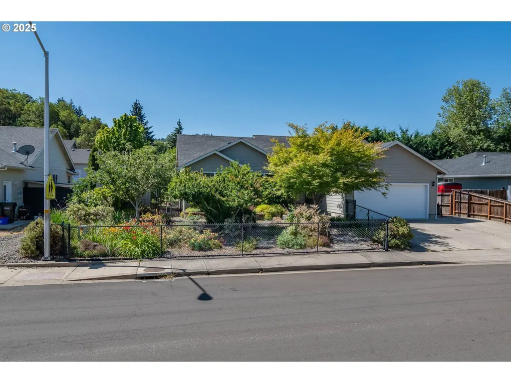 2409 SE Chinaberry Avenue Roseburg OR 97470