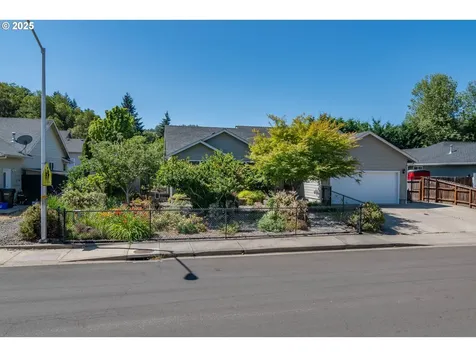 2409 SE Chinaberry Avenue Roseburg OR 97470