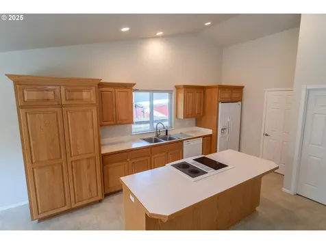 2409 SE Chinaberry Avenue Roseburg OR 97470