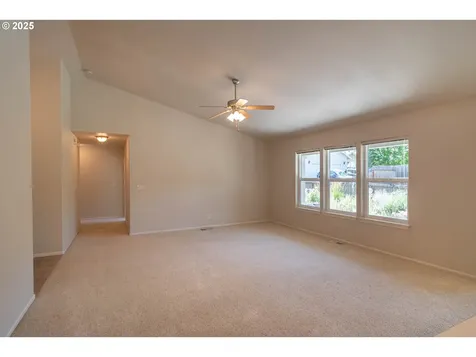 2409 SE Chinaberry Avenue Roseburg OR 97470