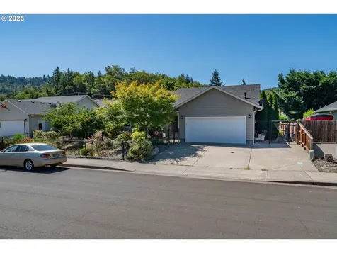 2409 SE Chinaberry Avenue Roseburg OR 97470