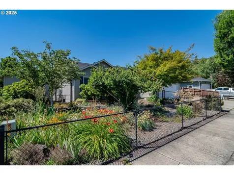 2409 SE Chinaberry Avenue Roseburg OR 97470
