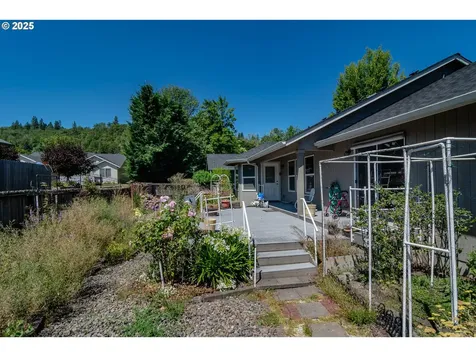 2409 SE Chinaberry Avenue Roseburg OR 97470