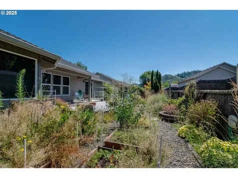 2409 SE Chinaberry Avenue Roseburg OR 97470
