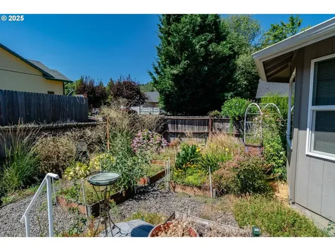 2409 SE Chinaberry Avenue Roseburg OR 97470