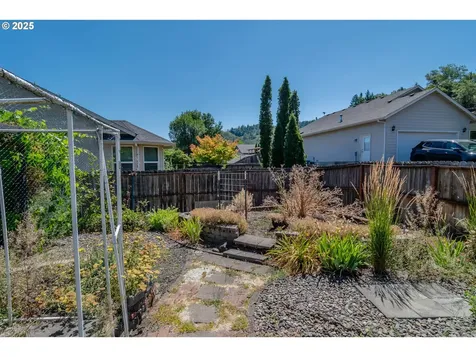 2409 SE Chinaberry Avenue Roseburg OR 97470