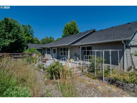 2409 SE Chinaberry Avenue Roseburg OR 97470