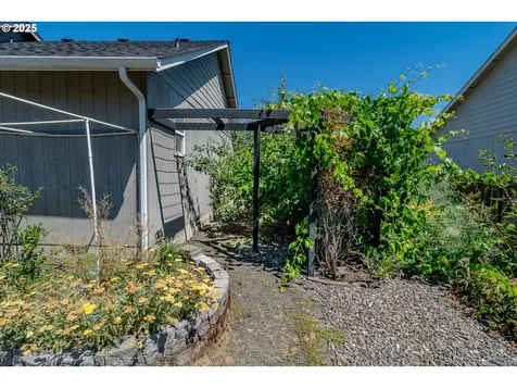 2409 SE Chinaberry Avenue Roseburg OR 97470