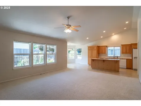 2409 SE Chinaberry Avenue Roseburg OR 97470