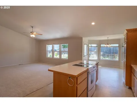 2409 SE Chinaberry Avenue Roseburg OR 97470
