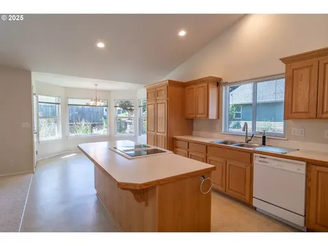 2409 SE Chinaberry Avenue Roseburg OR 97470