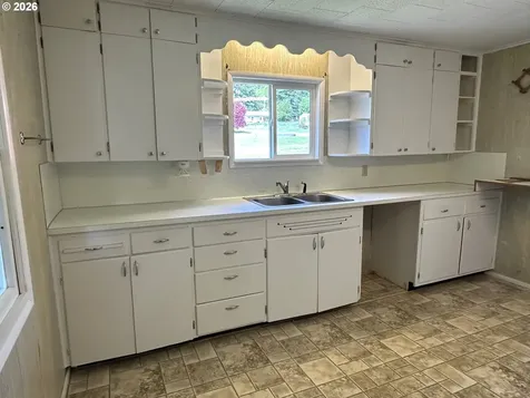 11792 Orchard Avenue Mapleton OR 97453