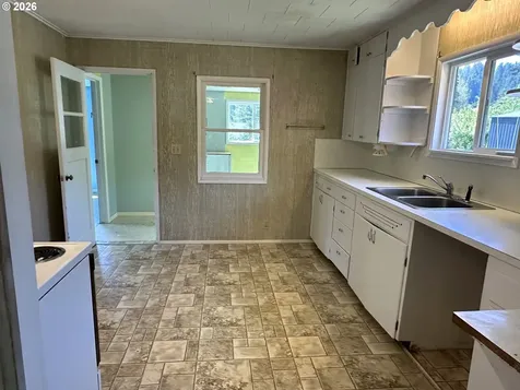 11792 Orchard Avenue Mapleton OR 97453