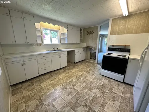 11792 Orchard Avenue Mapleton OR 97453