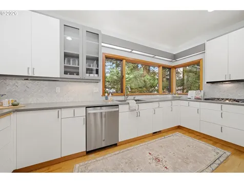 8709 SW 11th Avenue Portland OR 97219